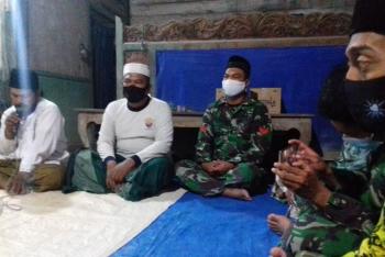 Tahlilan, Bersama Warga Dan Anggota Satgas TMMD Bojonegoro Dirumah Kades Ngrancang